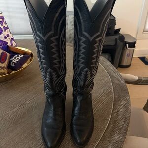 Brand New Tecovas- The Abby, in Midnight Cowhide